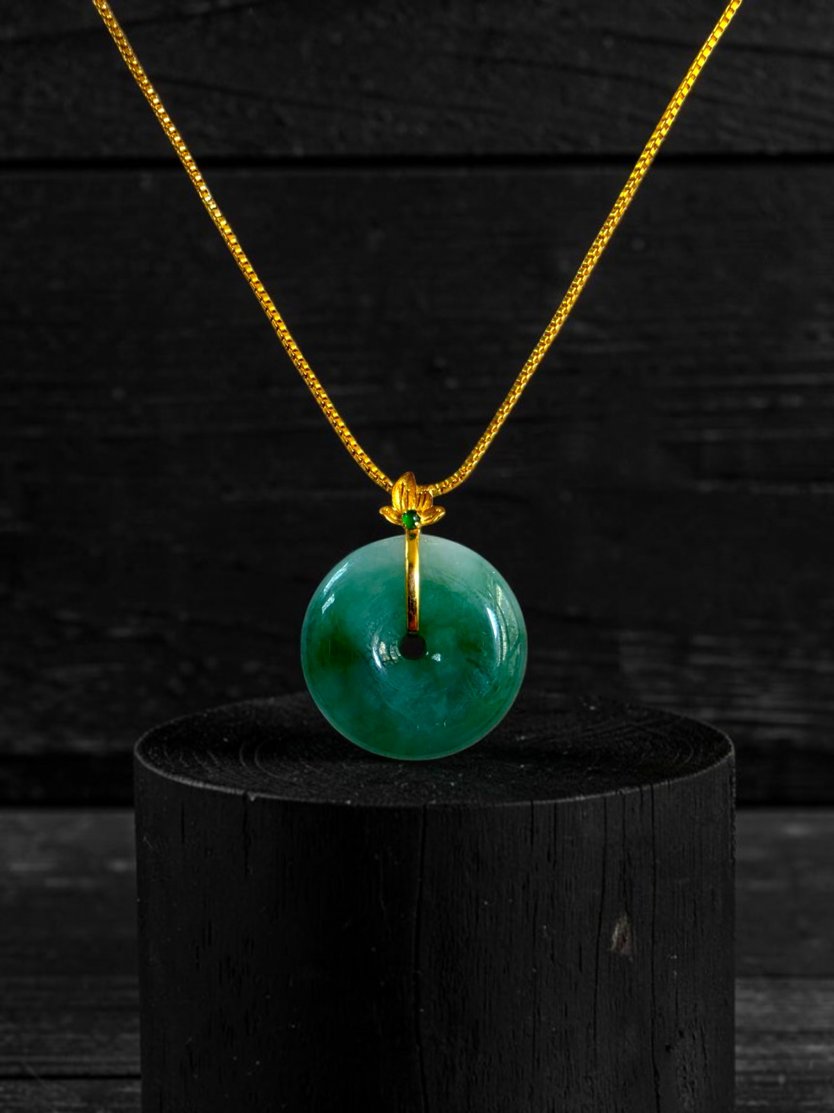 Katagami Round Burmese A-Jadeite 18.50 mm Donut Pendant (with 18K Yellow Gold) - Certified
