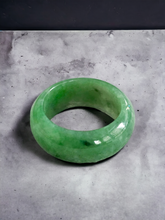 Load image into Gallery viewer, Master&#39;s Burmese A-Jadeite Infinity Band Ring 09001