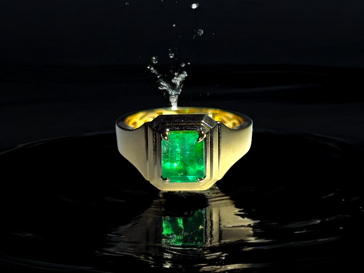 Certified Natural Columbian Emerald 1.777 cts. (Vivid Green) Men's Ring with 18K Yellow Gold - R1