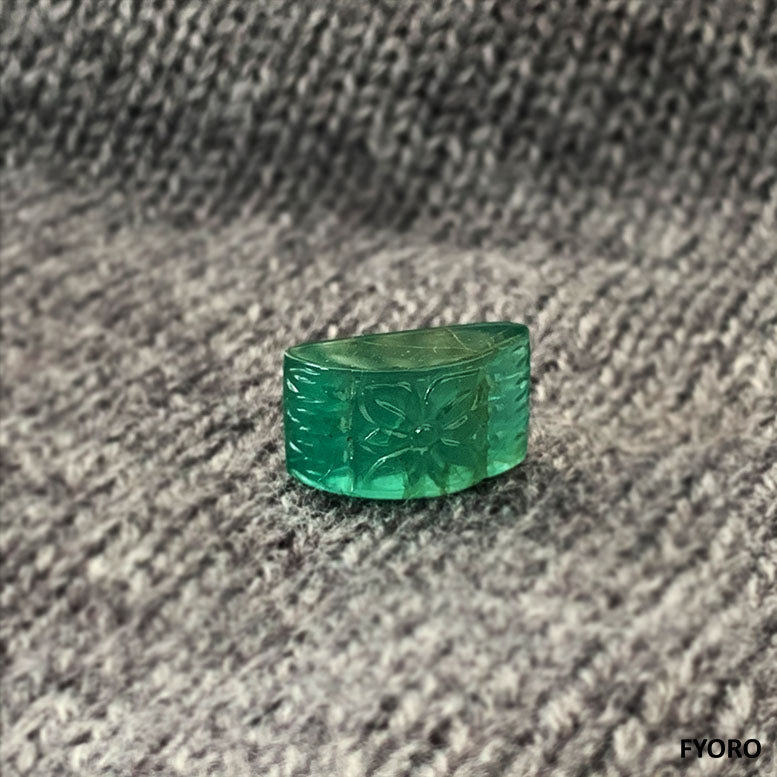 Huā Carved Zambian Emerald
