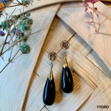 Load image into Gallery viewer, Fu Fuku Onyx Long Drop Earrings with 14K Gold