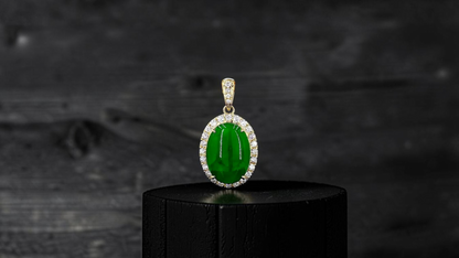 Toyoake MADE IN JAPAN 5.05 cts. Certified Bright Imperial Green Burmese A-Jadeite Pendant (with 18K Yellow Gold and White Diamonds)