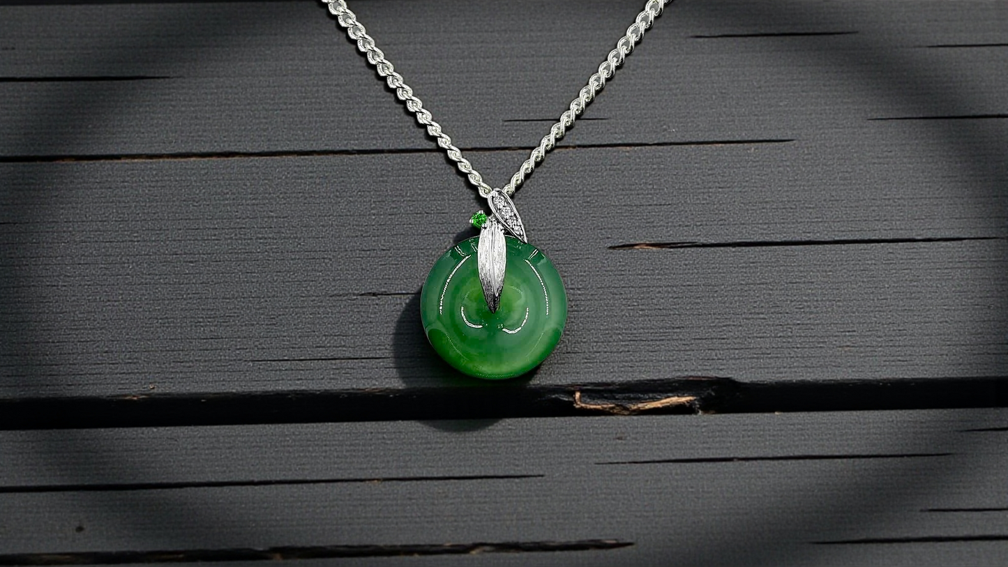 Niseko Round Burmese A-Jadeite 15.00 mm Donut Charm Pendant (with 18K White Gold and White Diamonds) - Certified