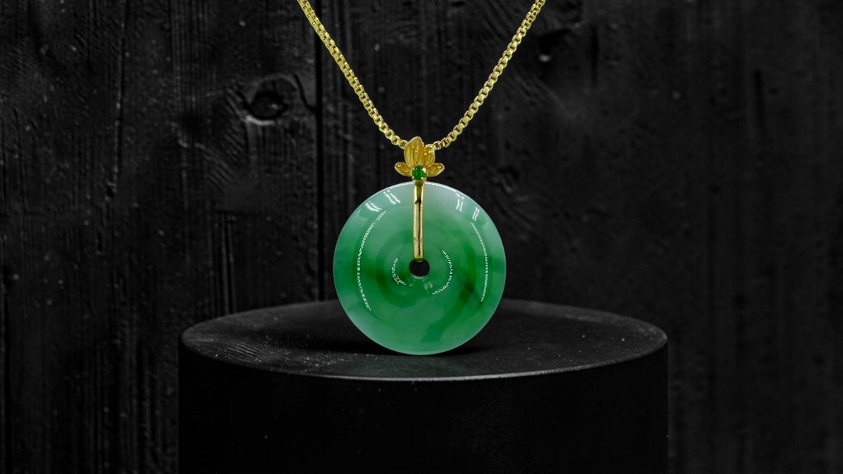 Katagami Round Burmese A-Jadeite 18.50 mm Donut Pendant (with 18K Yellow Gold) - Certified