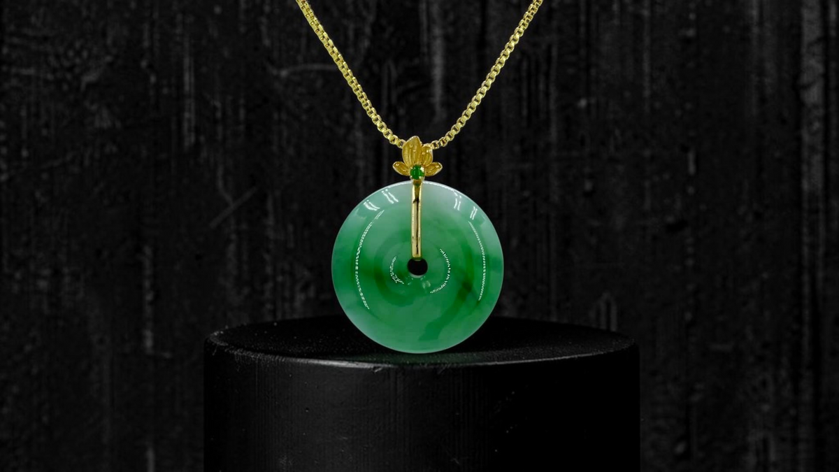 Katagami Round Burmese A-Jadeite 18.50 mm Donut Pendant (with 18K Yellow Gold) - Certified