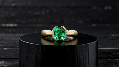 GIA Certified (F2) Choshi (Made in JAPAN) 1.61 cts. Bright Vivid Green Columbian Emerald Ring (with 18K Yellow Gold) Size US8.5  - R30