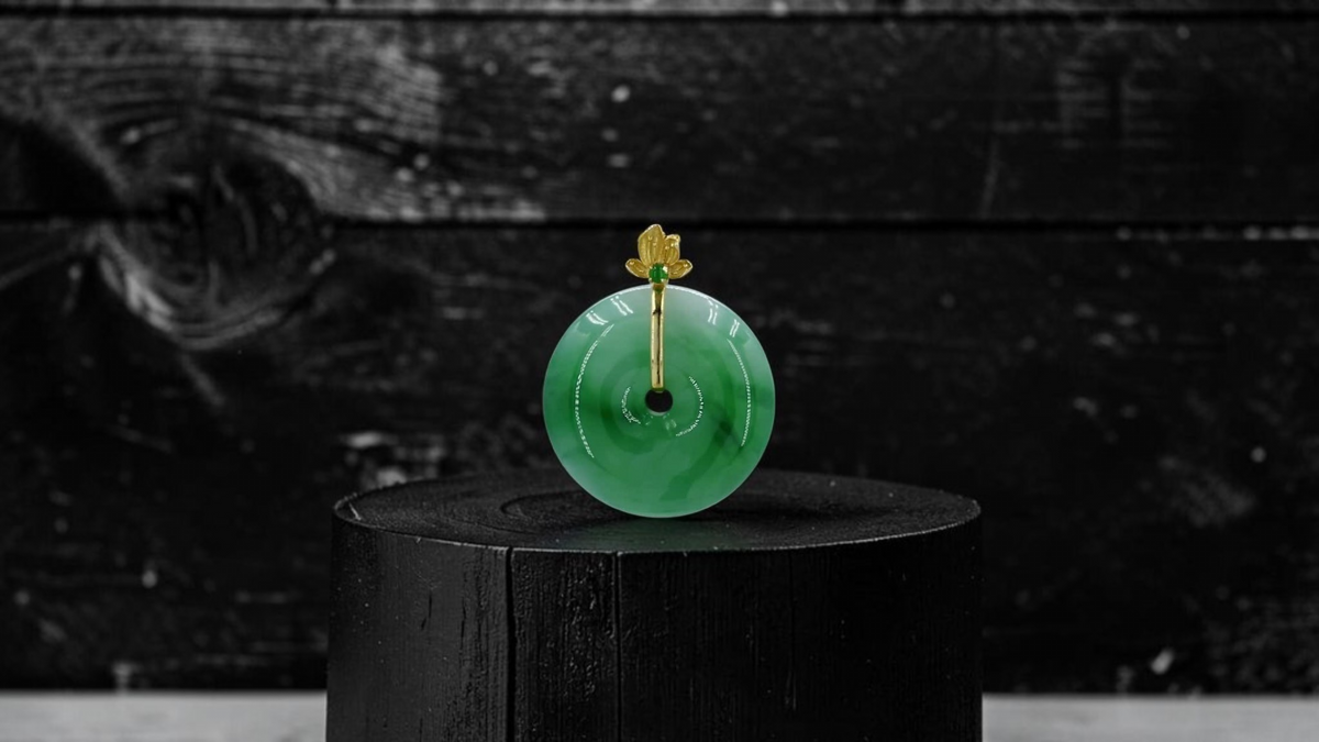 Katagami Round Burmese A-Jadeite 18.50 mm Donut Pendant (with 18K Yellow Gold) - Certified