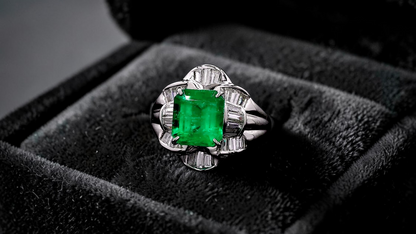Nishio MADE IN JAPAN Certified 3.51 cts. Muzo Vivid Green Columbian Emerald Ring with Platinum 900 and White Diamonds Size US6  - R16