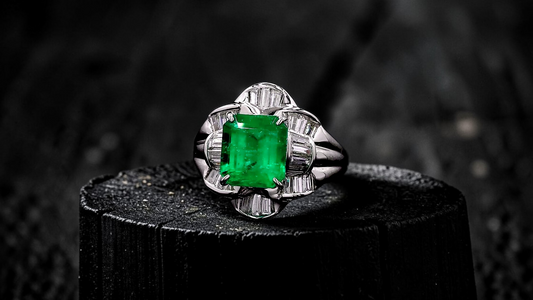 Nishio MADE IN JAPAN Certified 3.51 cts. Muzo Vivid Green Columbian Emerald Ring with Platinum 900 and White Diamonds Size US6  - R16