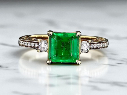 Velletri (1.95 cts.) Emerald and Natural Diamonds Ring (with 18K Yellow Gold) - Guild Certified - MR6277