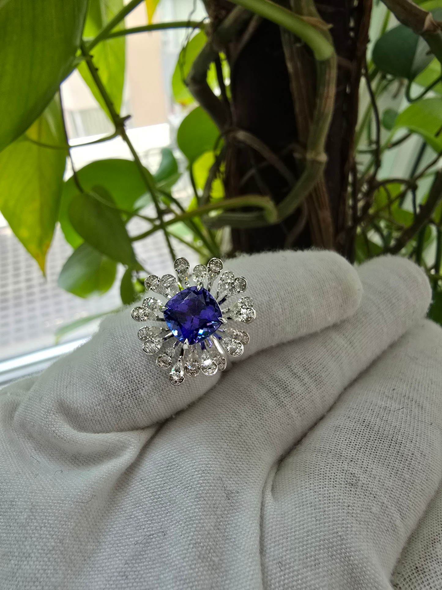 Teramo (2.96 cts.) Tanzanite and Natural Diamonds Ring (with 18K White Gold - R4039A