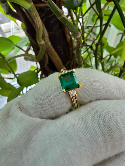 Velletri (1.95 cts.) Emerald and Natural Diamonds Ring (with 18K Yellow Gold) - Guild Certified - MR6277