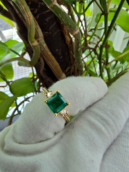 Velletri (1.95 cts.) Emerald and Natural Diamonds Ring (with 18K Yellow Gold) - Guild Certified - MR6277