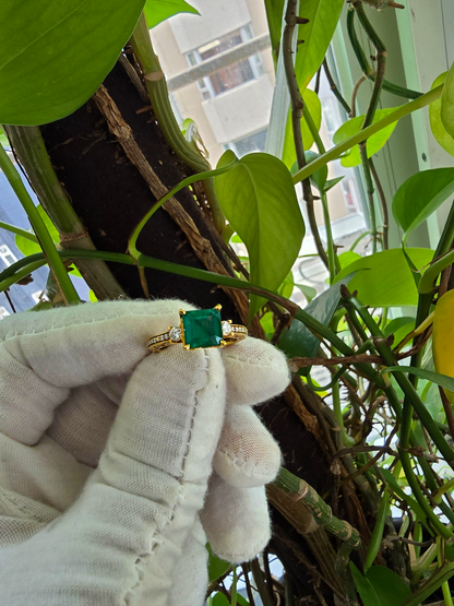 Velletri (1.95 cts.) Emerald and Natural Diamonds Ring (with 18K Yellow Gold) - Guild Certified - MR6277