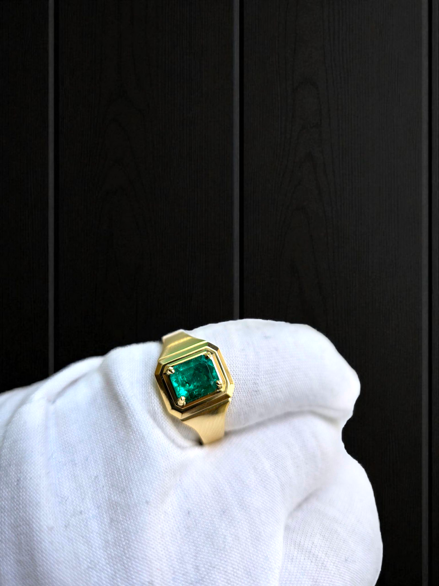 Certified Natural Columbian Emerald 1.72 cts (Vivid Green) Men's Ring with 14K Yellow Gold - Size US 9 - R6