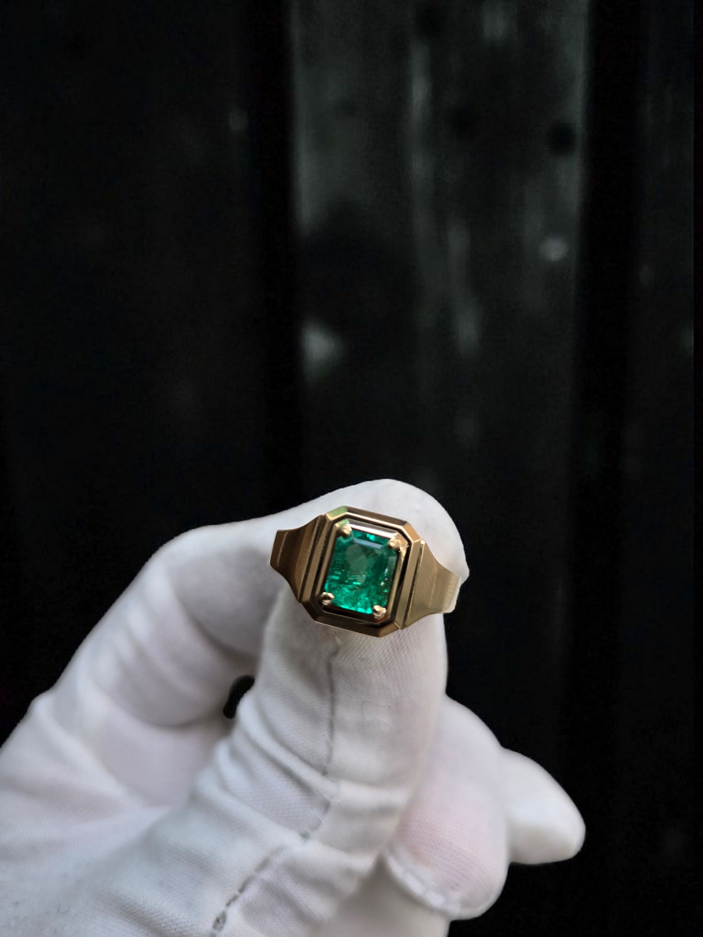 Certified Natural Columbian Emerald 1.72 cts (Vivid Green) Men's Ring with 14K Yellow Gold - Size US 9 - R6