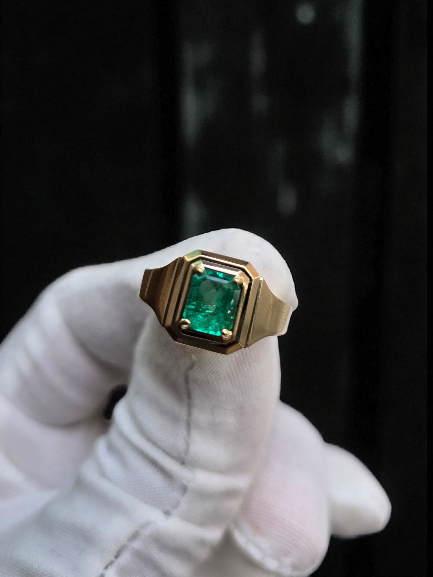 Certified Natural Columbian Emerald 1.72 cts (Vivid Green) Men's Ring with 14K Yellow Gold - Size US 9 - R6