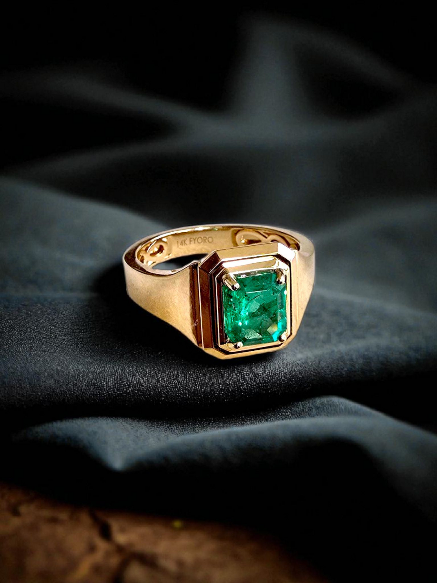 Certified Natural Columbian Emerald 1.72 cts (Vivid Green) Men's Ring with 14K Yellow Gold - Size US 9 - R6