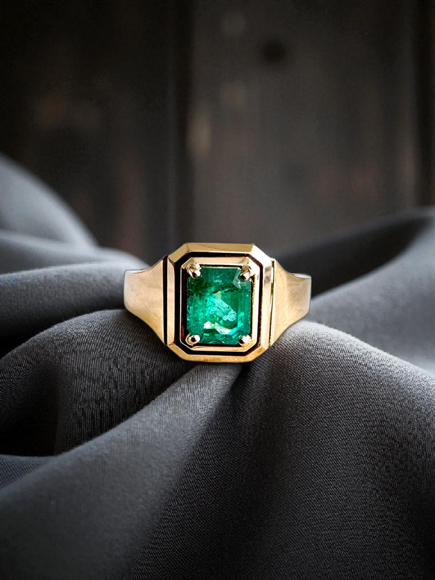 Certified Natural Columbian Emerald 1.72 cts (Vivid Green) Men's Ring with 14K Yellow Gold - Size US 9 - R6