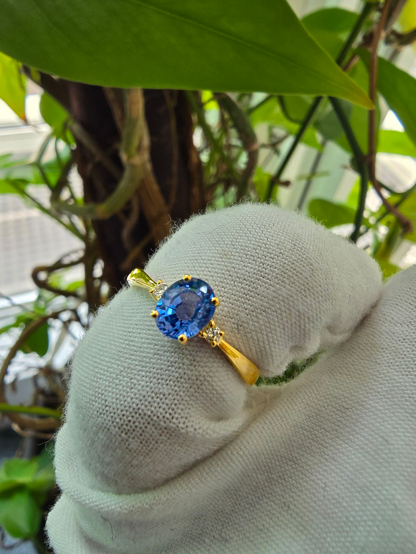 Certified Kyoto Oval Shaped 1.17 cts. No Heat Natural Blue Sapphire Ring with 14K Yellow Gold and White Diamonds Size US 6.5  - R7