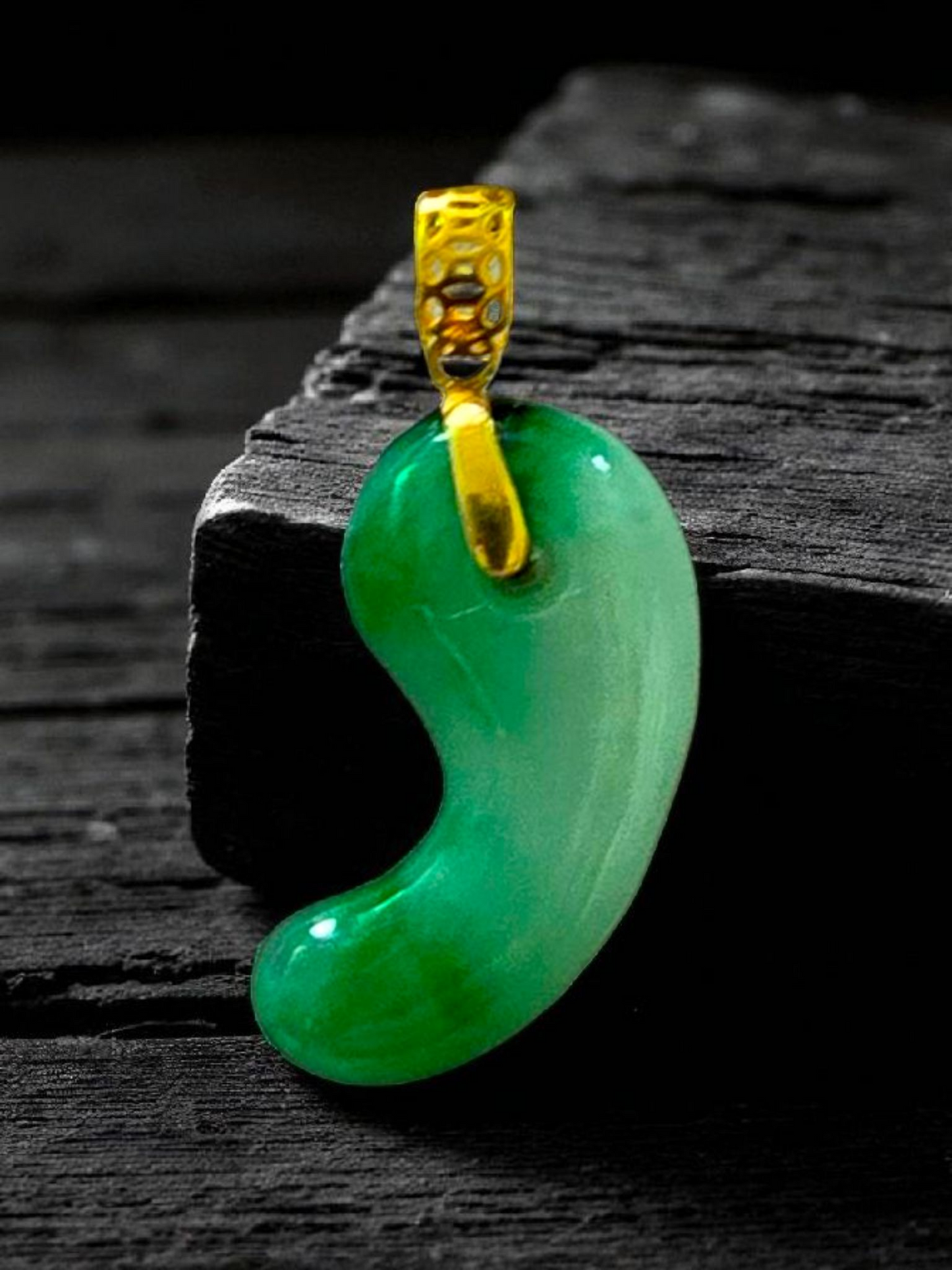 Ginza Magatama (MADE IN JAPAN) Burmese A-Jadeite Charm Pendant (with 18K Yellow Gold) - Certified - V1