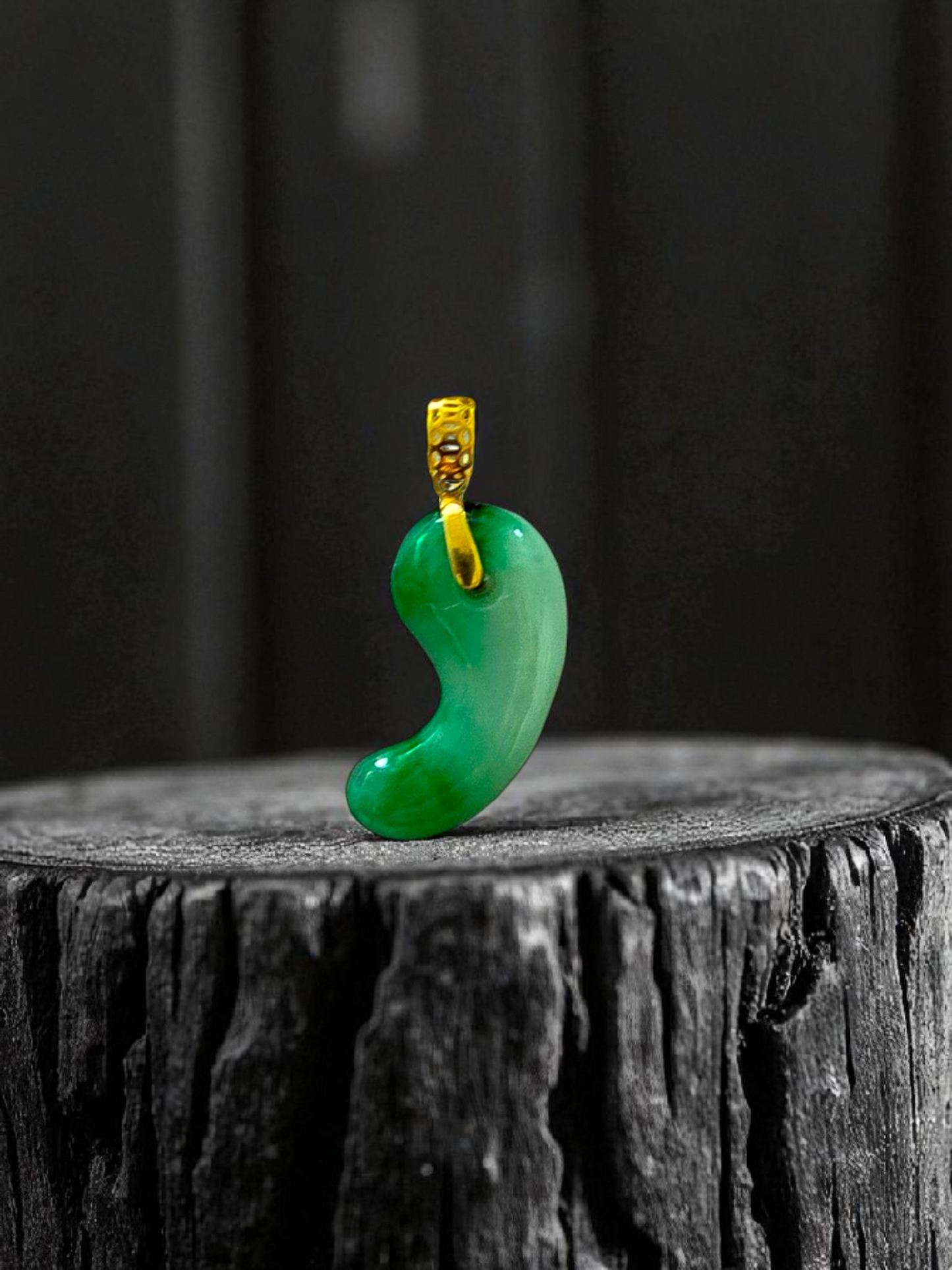 Ginza Magatama (MADE IN JAPAN) Burmese A-Jadeite Charm Pendant (with 18K Yellow Gold) - Certified - V1