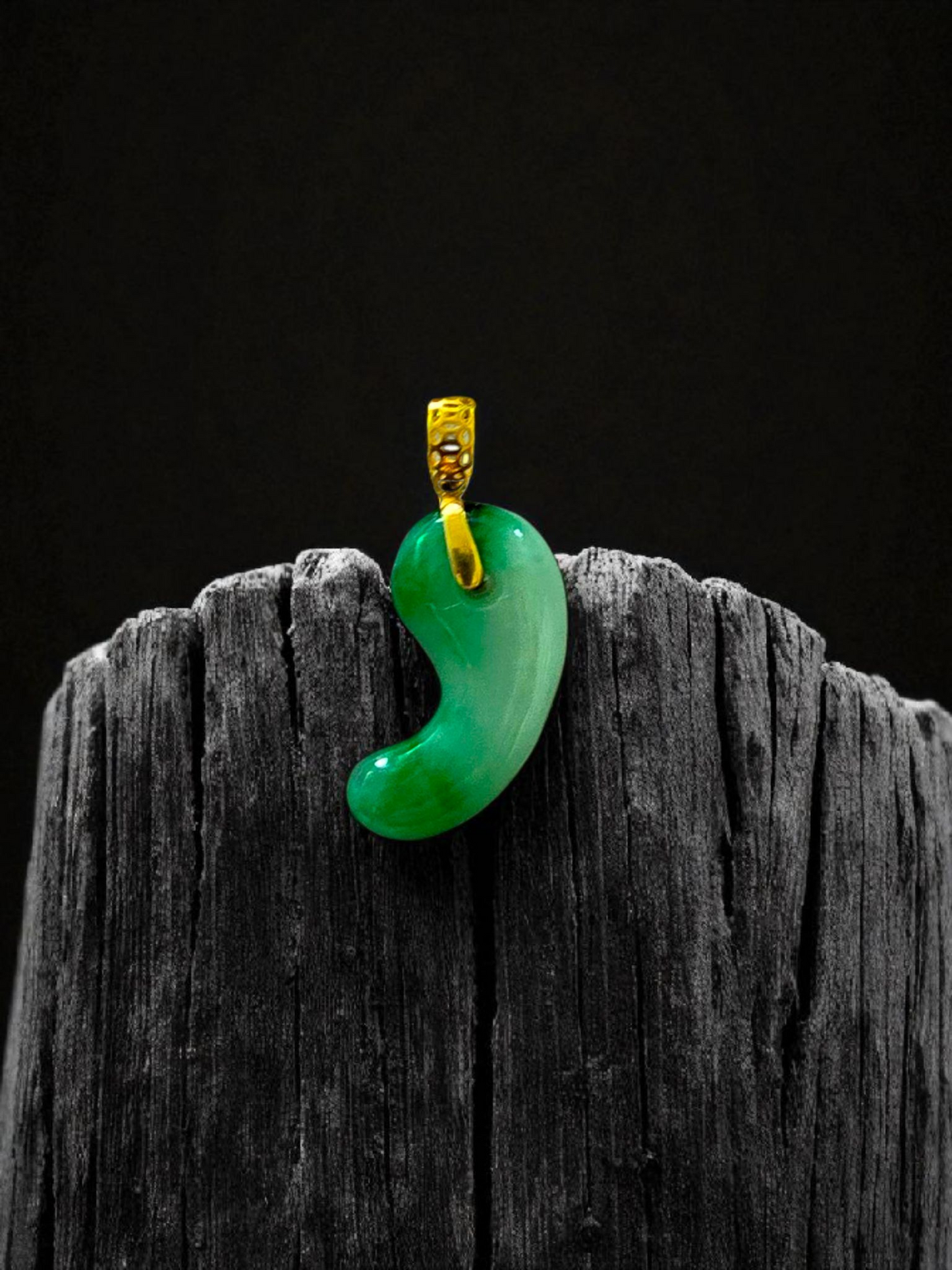 Ginza Magatama (MADE IN JAPAN) Burmese A-Jadeite Charm Pendant (with 18K Yellow Gold) - Certified - V1