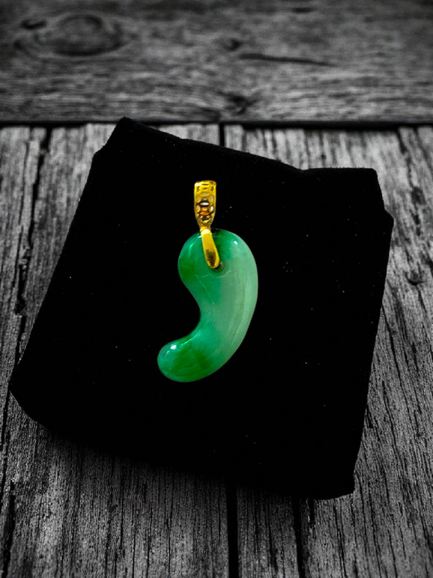Ginza Magatama (MADE IN JAPAN) Burmese A-Jadeite Charm Pendant (with 18K Yellow Gold) - Certified - V1