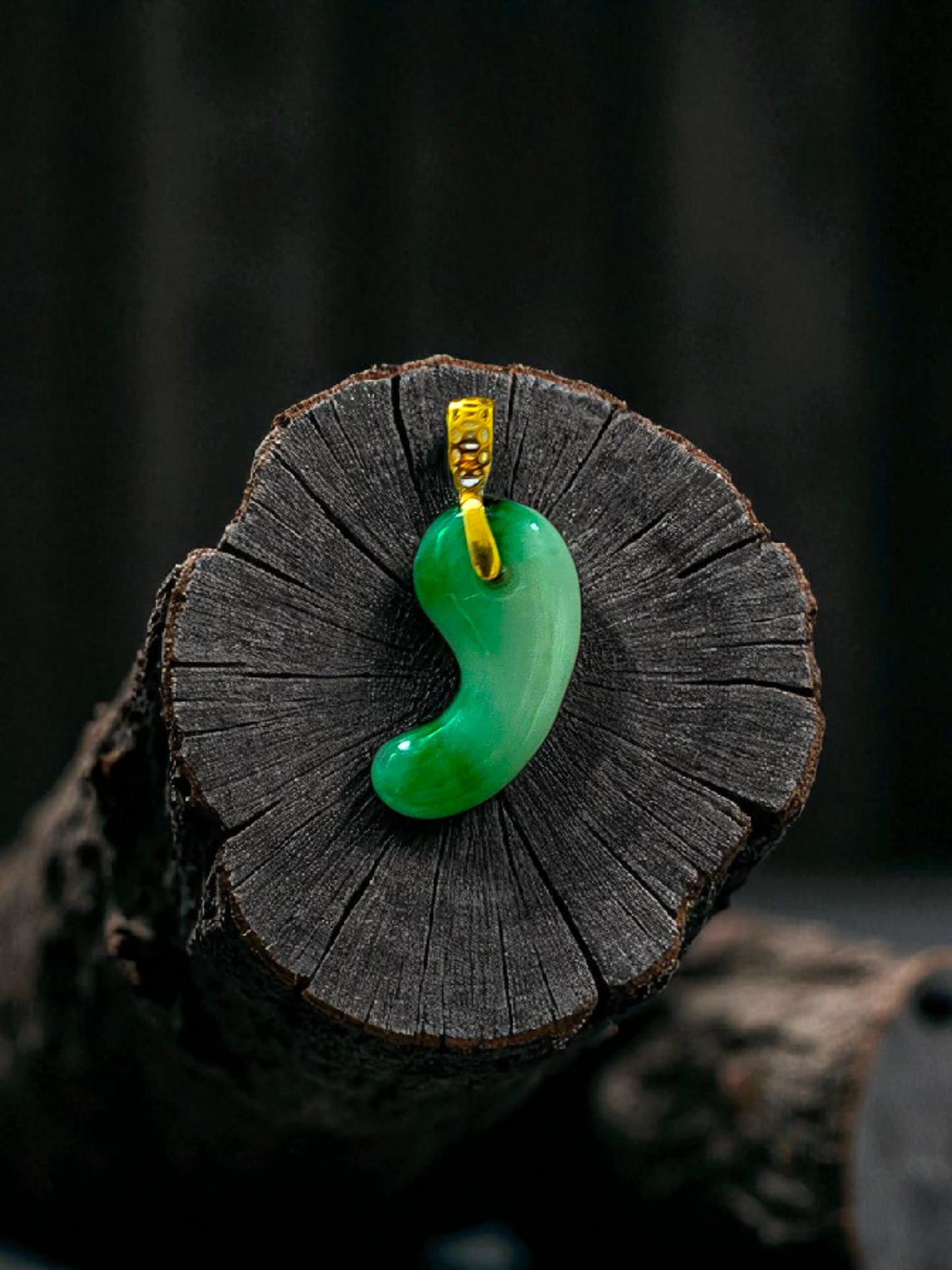 Ginza Magatama (MADE IN JAPAN) Burmese A-Jadeite Charm Pendant (with 18K Yellow Gold) - Certified - V1
