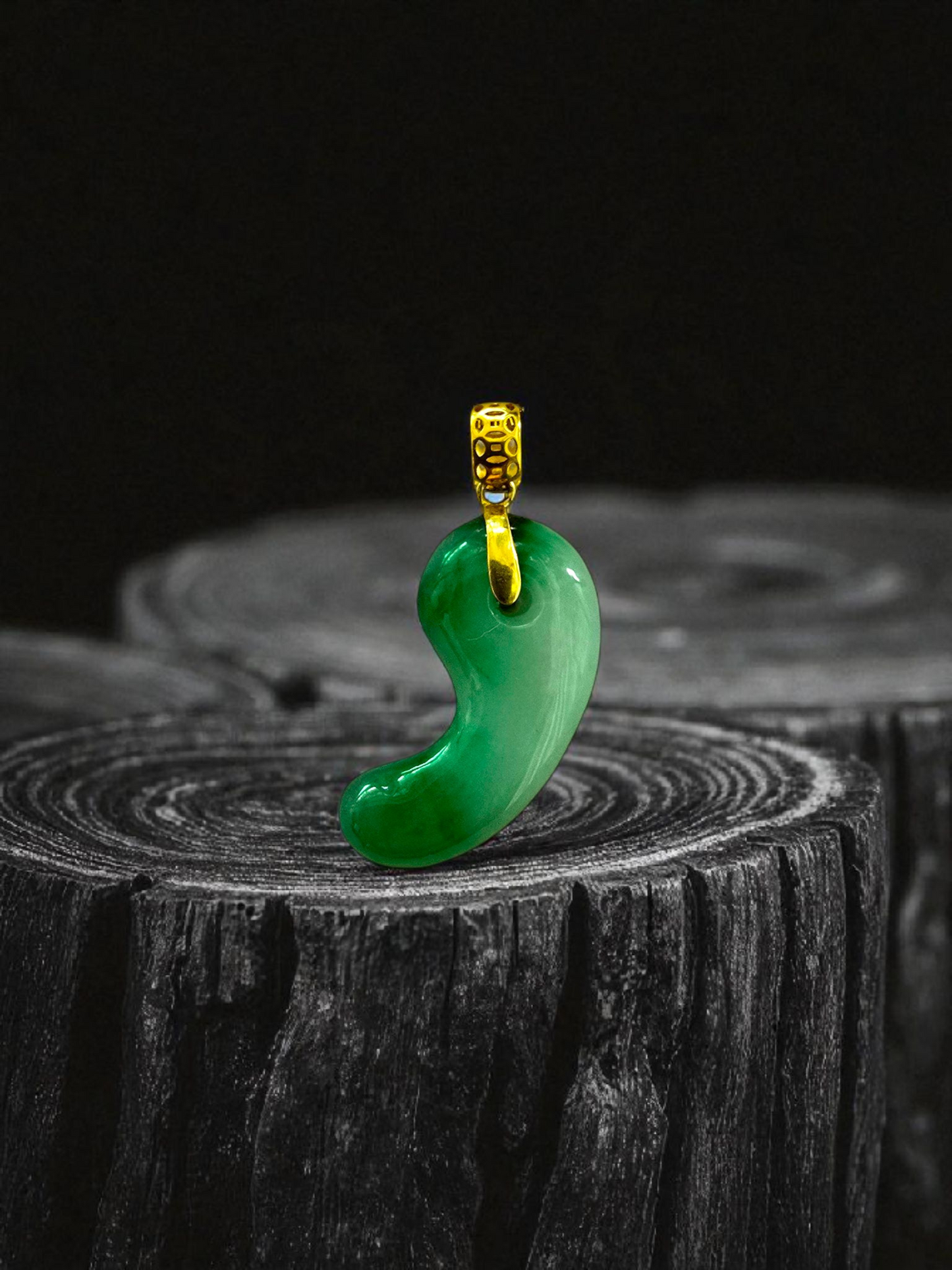 Ginza Magatama (MADE IN JAPAN) Burmese A-Jadeite Charm Pendant (with 18K Yellow Gold) - Certified - V1