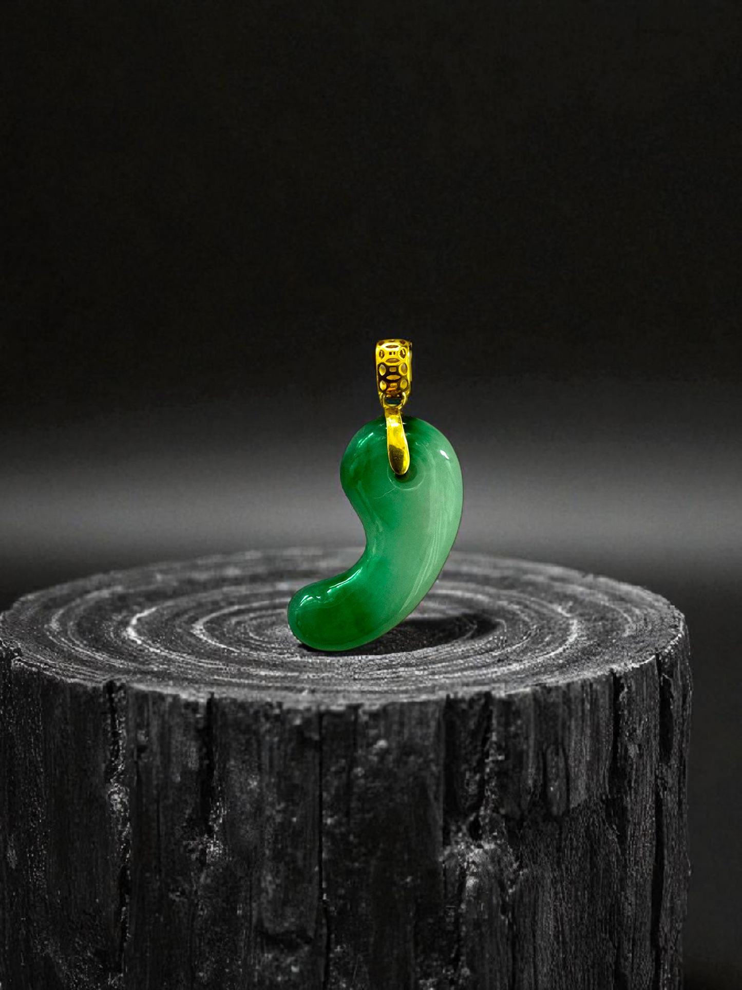 Ginza Magatama (MADE IN JAPAN) Burmese A-Jadeite Charm Pendant (with 18K Yellow Gold) - Certified - V1