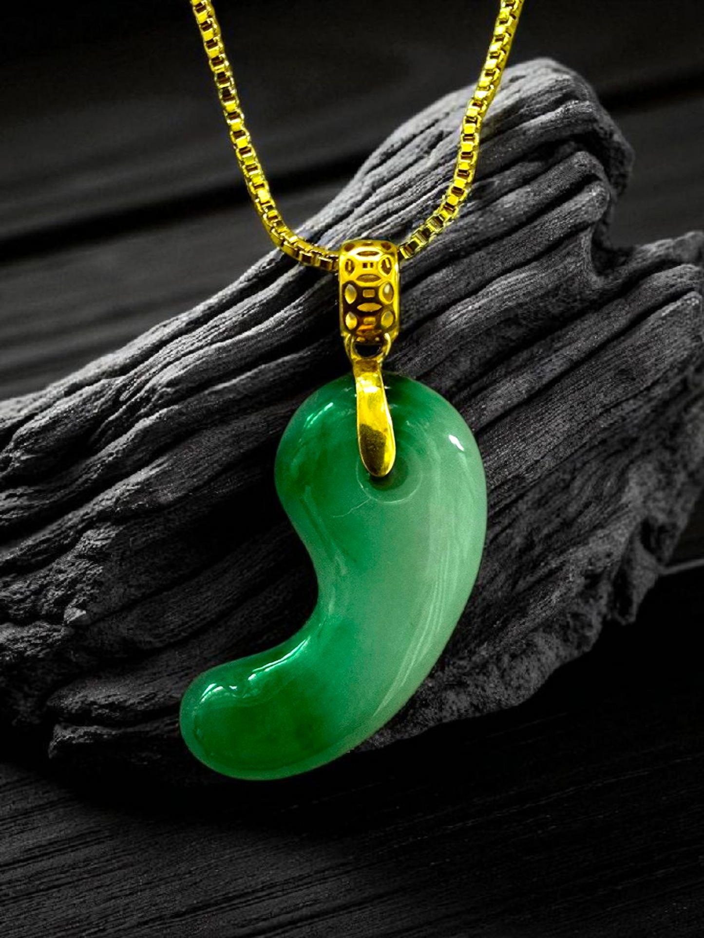 Ginza Magatama (MADE IN JAPAN) Burmese A-Jadeite Charm Pendant (with 18K Yellow Gold) - Certified - V1
