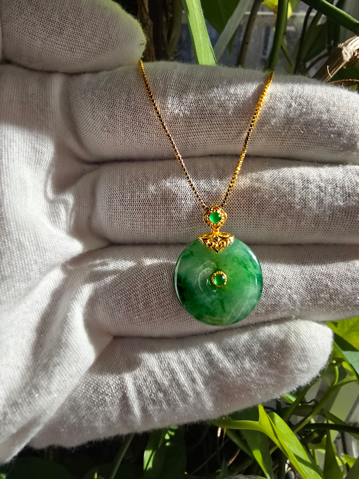 Emperors' Round Burmese A-Jadeite 19.50 mm Donut Pendant (with 18K Yellow Gold) - Certified - V10
