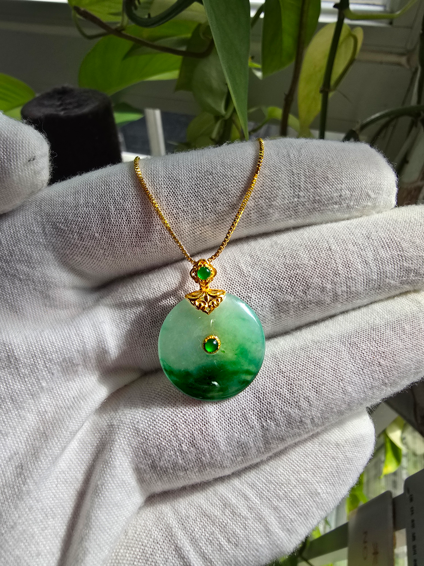 Emperors' Round Burmese A-Jadeite 21.00 mm Donut Pendant (with 18K Yellow Gold) - Certified - V11