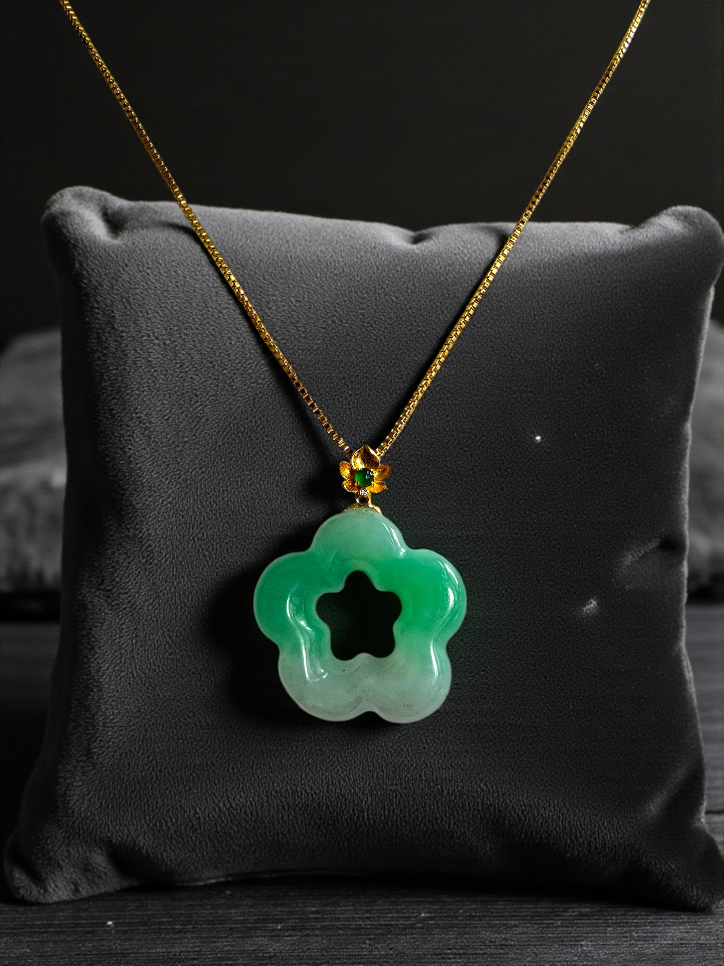 Royal Bauhinia Flower Burmese A-Jadeite 20mm Charm Pendant (with 18K Yellow Gold) - Certified