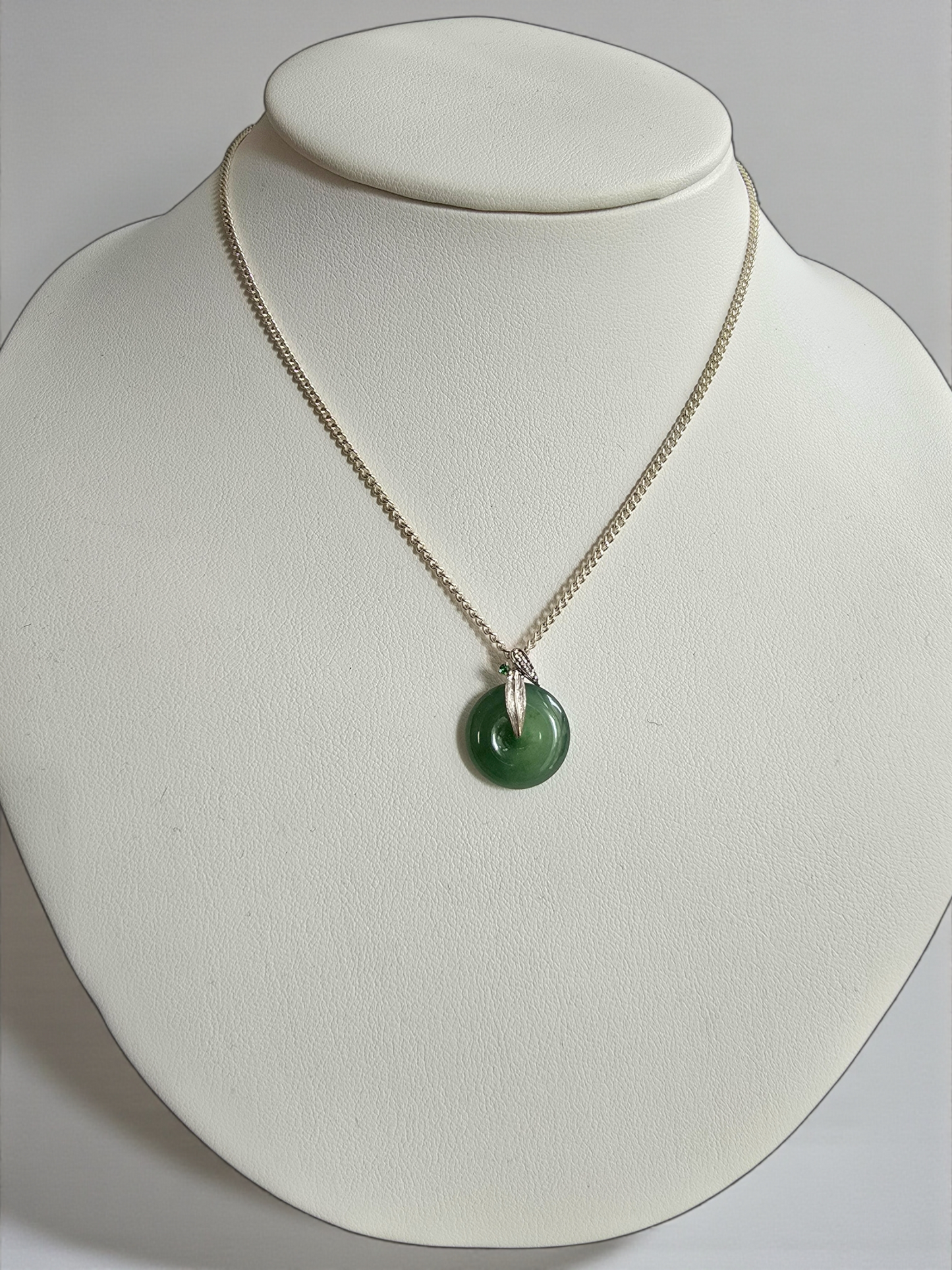 Niseko Round Burmese A-Jadeite 15.00 mm Donut Charm Pendant (with 18K White Gold and White Diamonds) - Certified