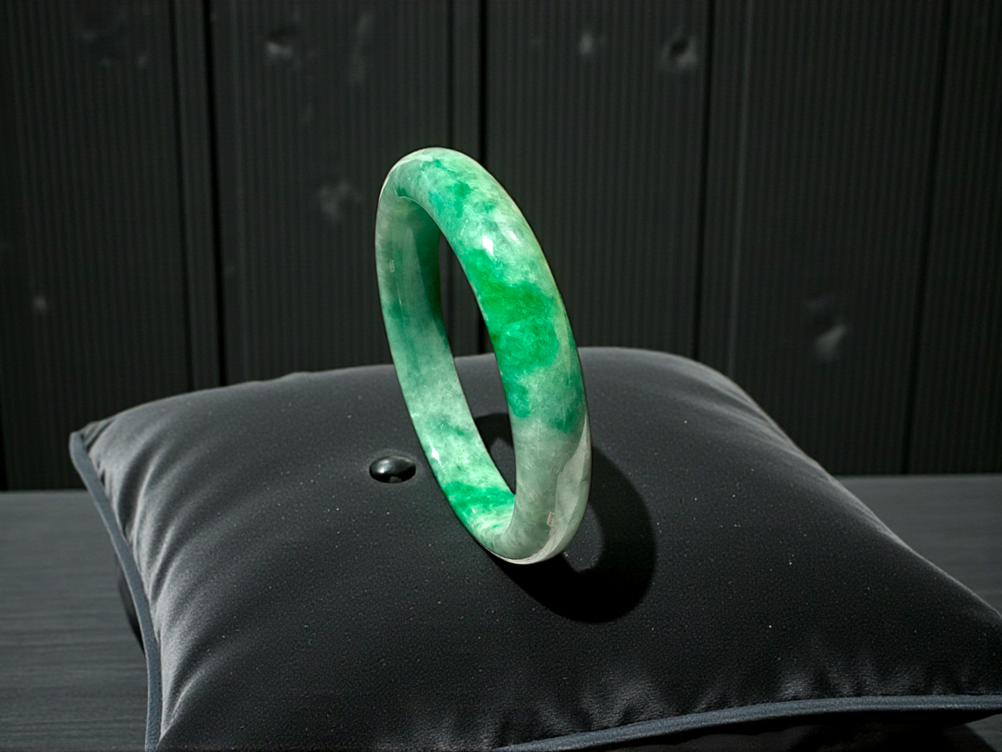 Earth's (MADE IN JAPAN) Burmese Green A-Jade Round Bangle Bracelet - Certified 08835
