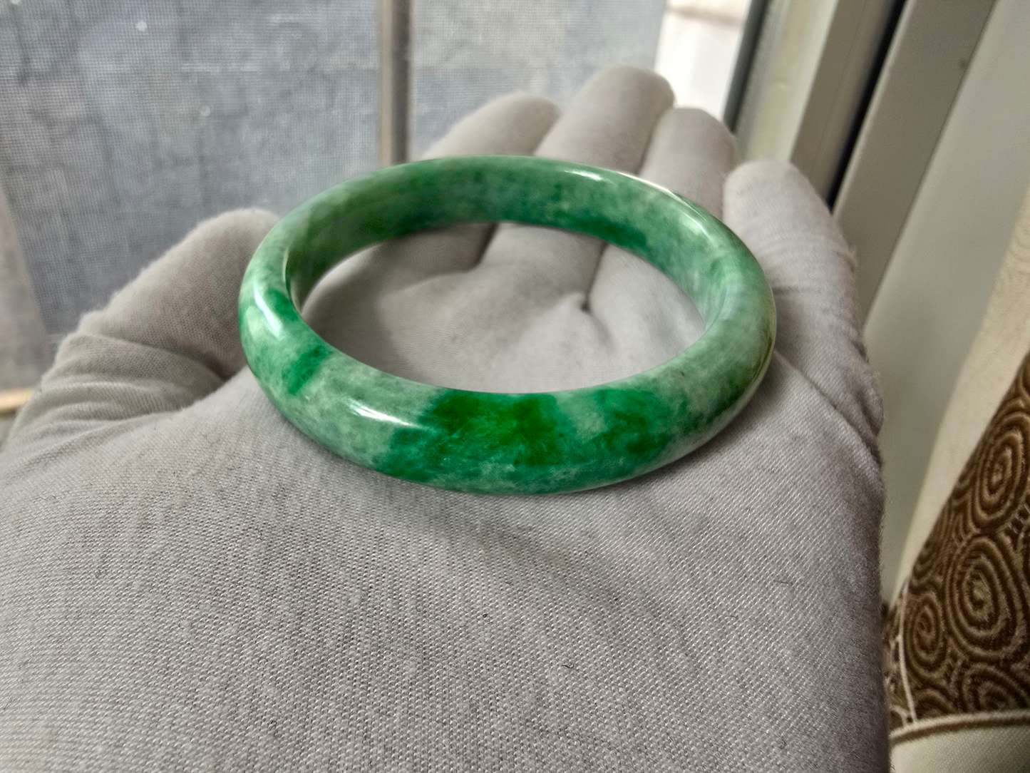 Earth's (MADE IN JAPAN) Burmese Green A-Jade Round Bangle Bracelet - Certified 08836