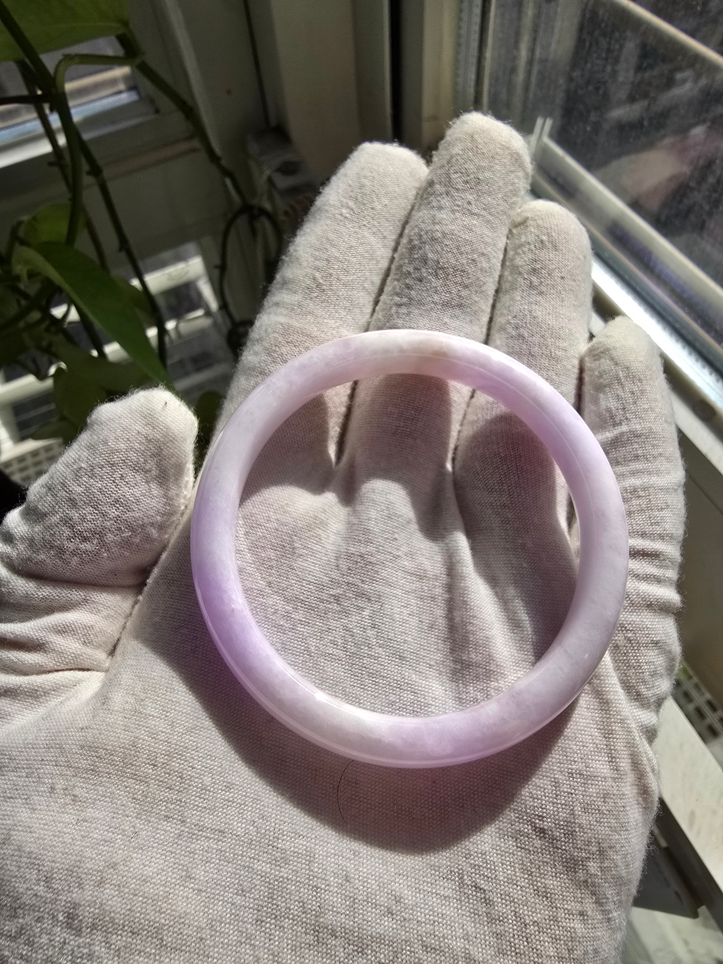 Earth's (MADE IN JAPAN) Burmese Pale Lavender A-Jade Round Bangle Bracelet - Certified 08838