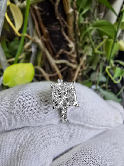 Ohime 4.01 cts. Natural Princess-Cut E i1 Diamond Cocktail Ring with Round White VVS Diamonds and 18K White Gold - GIA Certified-R10