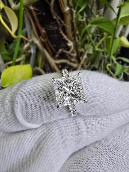 Ohime 4.01 cts. Natural Princess-Cut E i1 Diamond Cocktail Ring with Round White VVS Diamonds and 18K White Gold - GIA Certified-R10