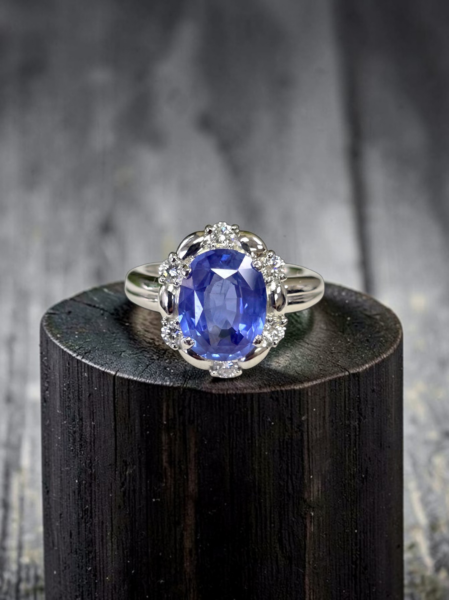 Toyohashi MADE IN JAPAN Certified Oval Shaped 3.17 cts. Cornflower Blue Sapphire Ring with Platinum 900 and White Diamonds Size US5 - R10