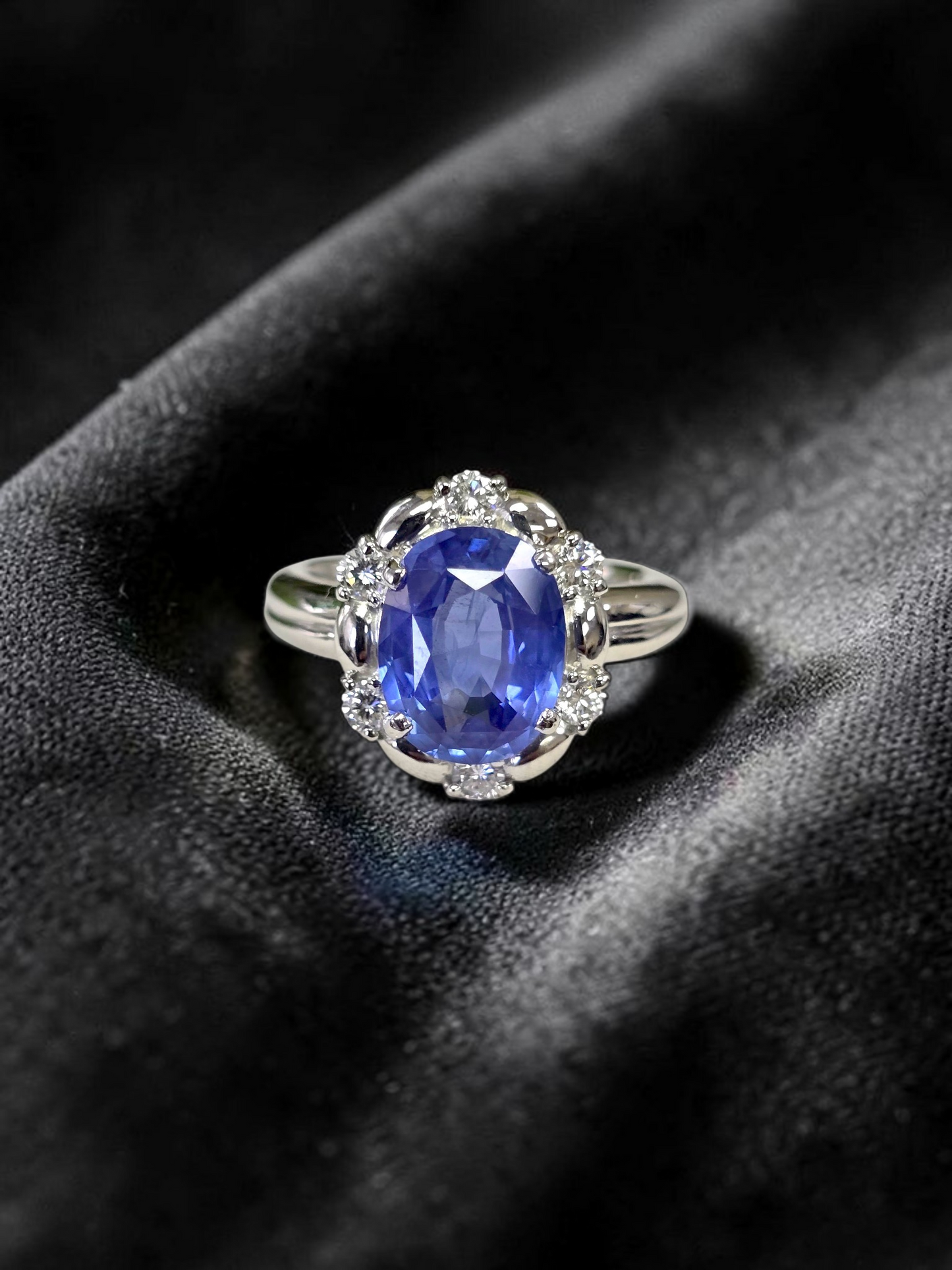 Toyohashi MADE IN JAPAN Certified Oval Shaped 3.17 cts. Cornflower Blue Sapphire Ring with Platinum 900 and White Diamonds Size US5 - R10