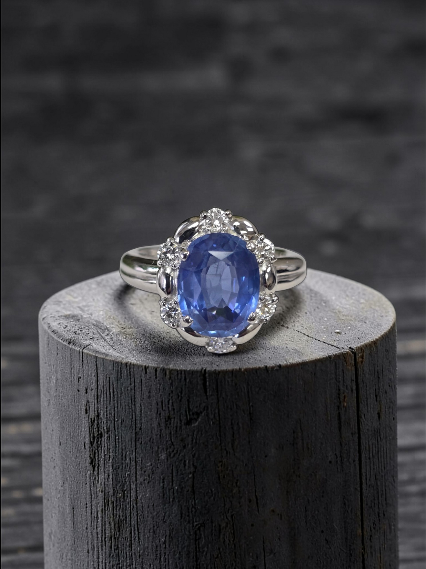 Toyohashi MADE IN JAPAN Certified Oval Shaped 3.17 cts. Cornflower Blue Sapphire Ring with Platinum 900 and White Diamonds Size US5 - R10