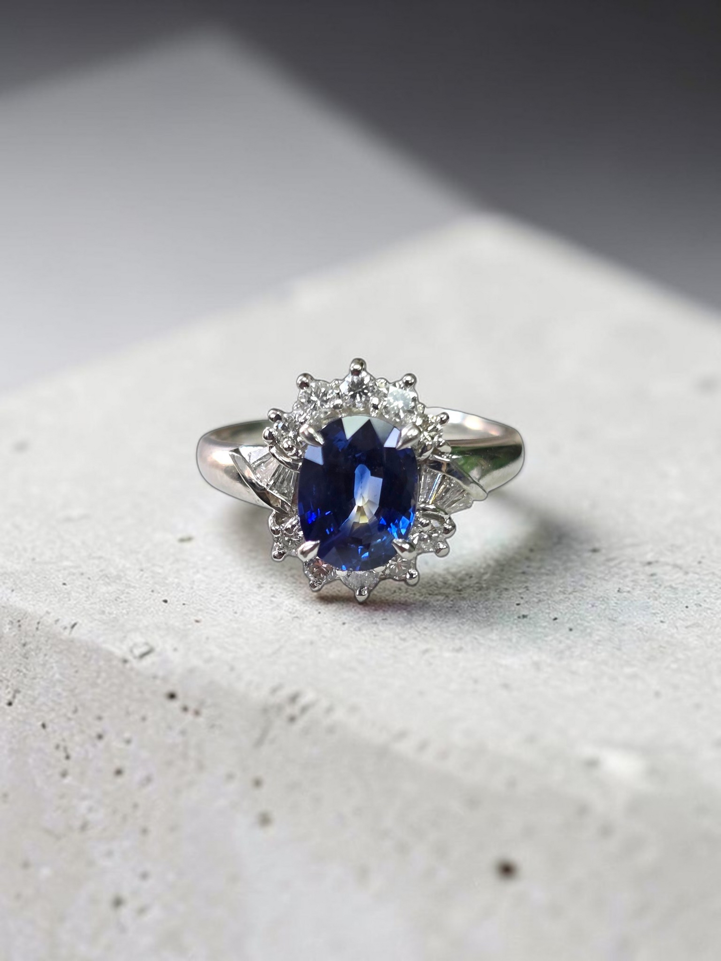 Seto MADE IN JAPAN Certified Oval Shaped 1.80 cts. Natural Deep Blue Sapphire Ring with Platinum 900 and White Diamonds Size US5.5  - R13