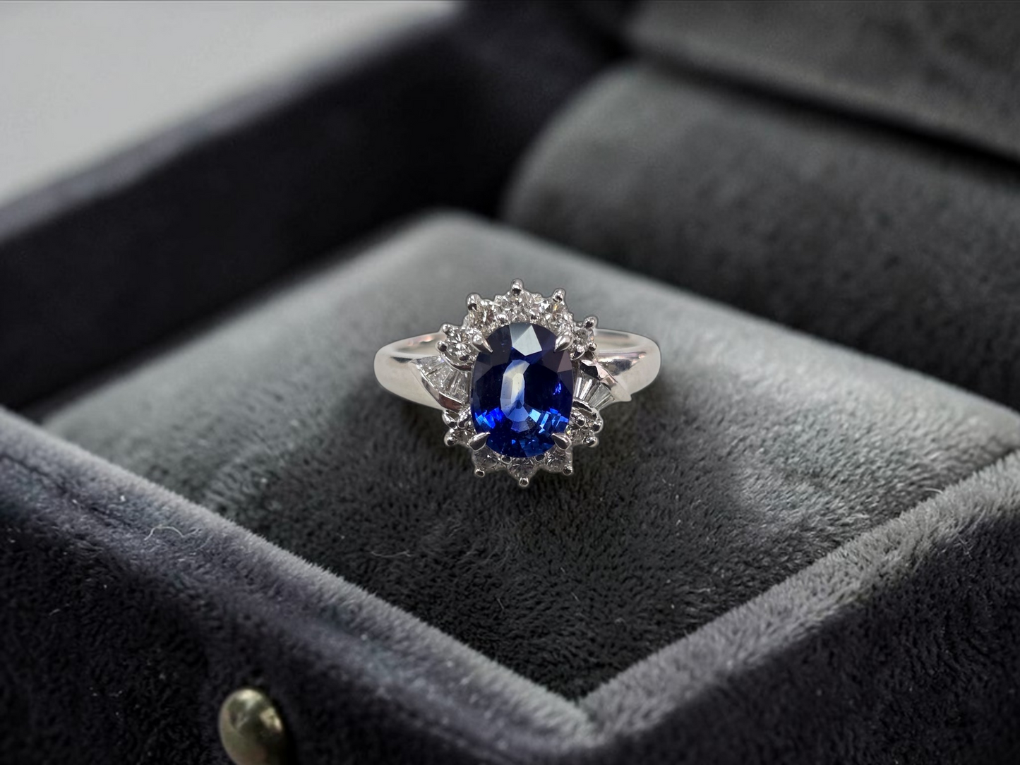 Seto MADE IN JAPAN Certified Oval Shaped 1.80 cts. Natural Deep Blue Sapphire Ring with Platinum 900 and White Diamonds Size US5.5  - R13