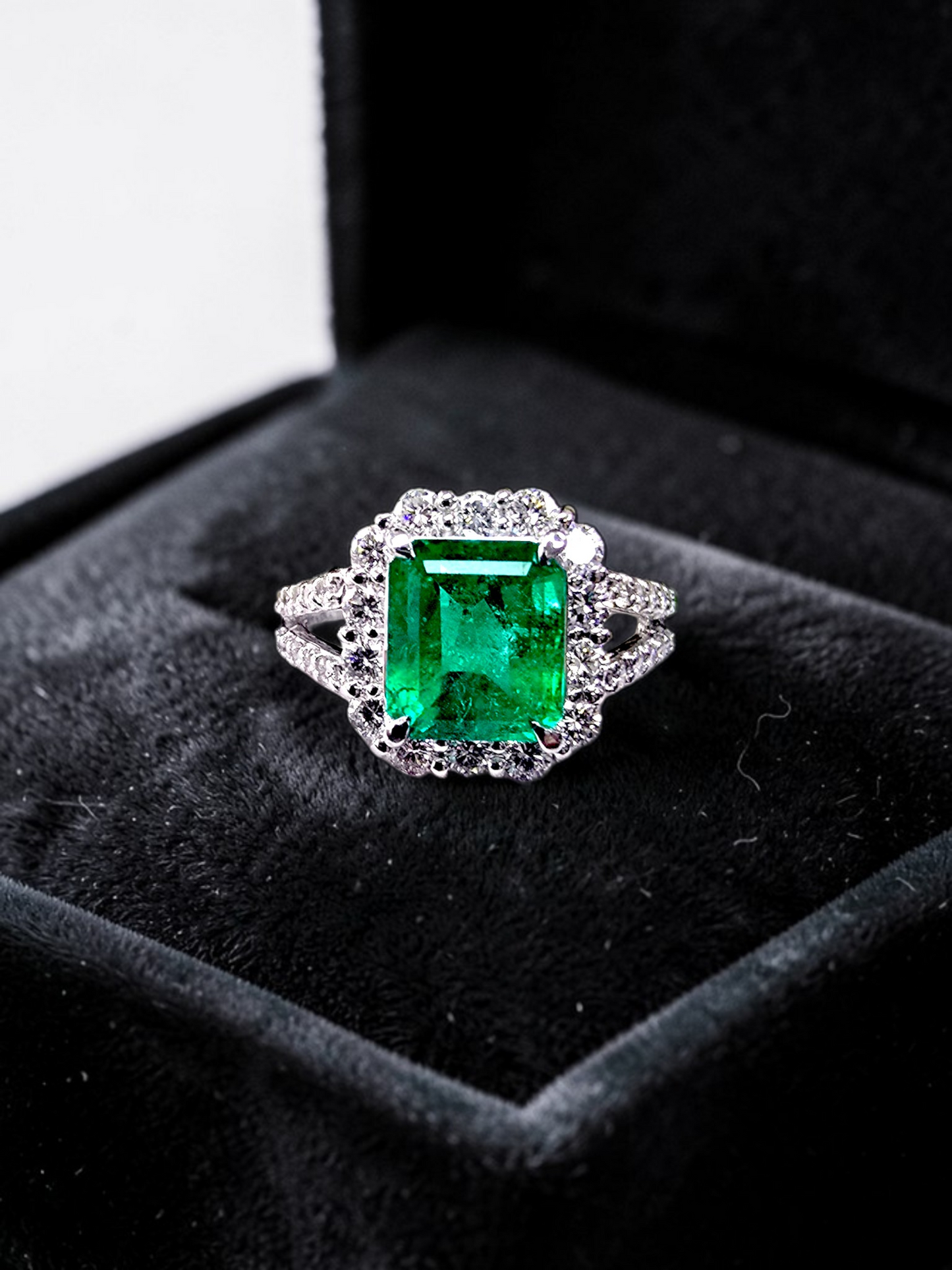 Handa MADE IN JAPAN Certified 2.34 cts. Minor Oil Vivid Green Columbian Emerald Ring with Platinum 900 and White Diamonds Size US6  - R14