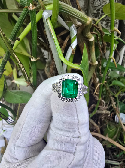 Handa MADE IN JAPAN Certified 2.34 cts. Minor Oil Vivid Green Columbian Emerald Ring with Platinum 900 and White Diamonds Size US6  - R14
