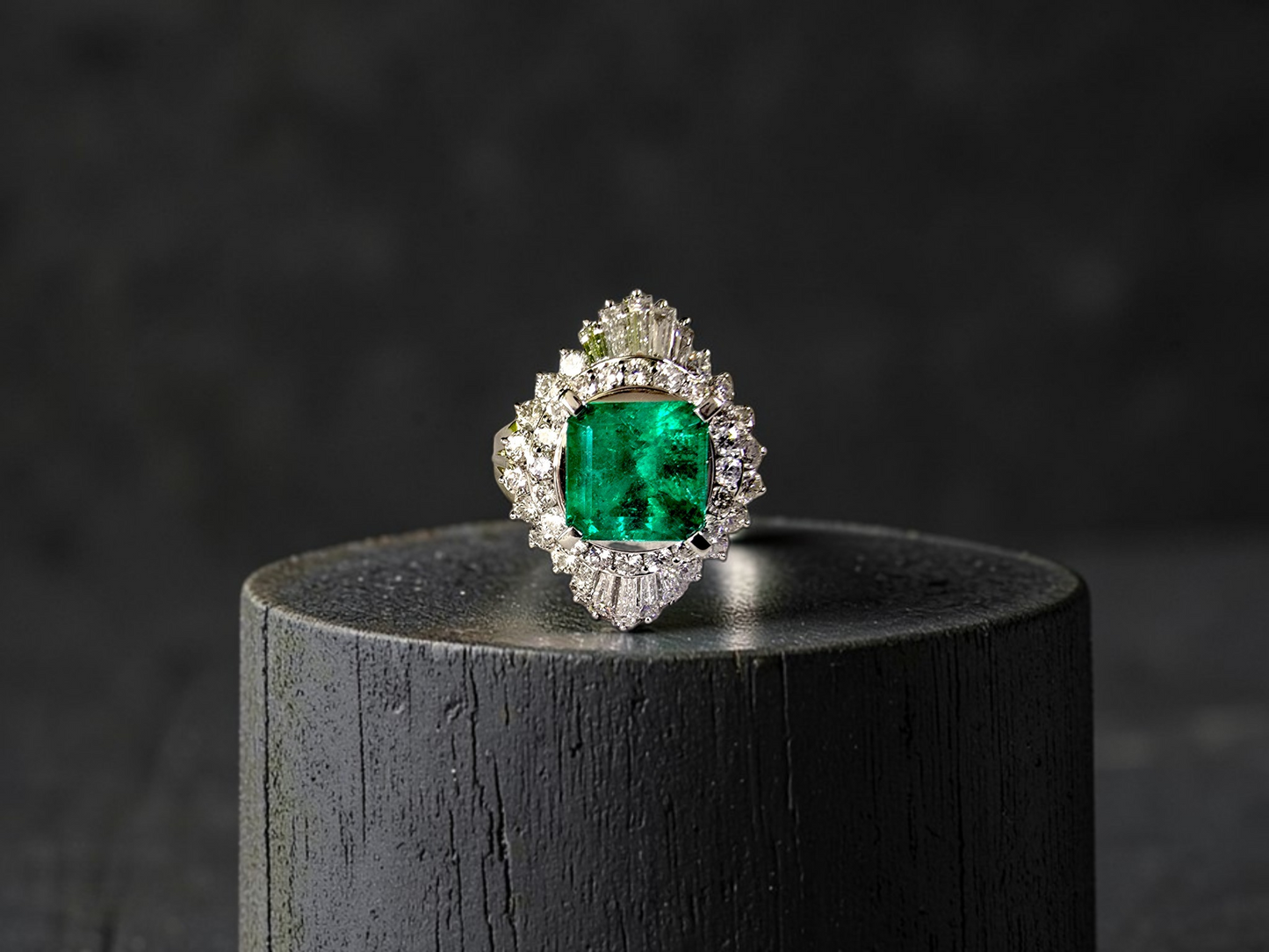 Kasugai MADE IN JAPAN Certified 3.17 cts. Vivid Green Columbian Emerald Ring with Platinum 900 and White Diamonds Size US4.5  - R15