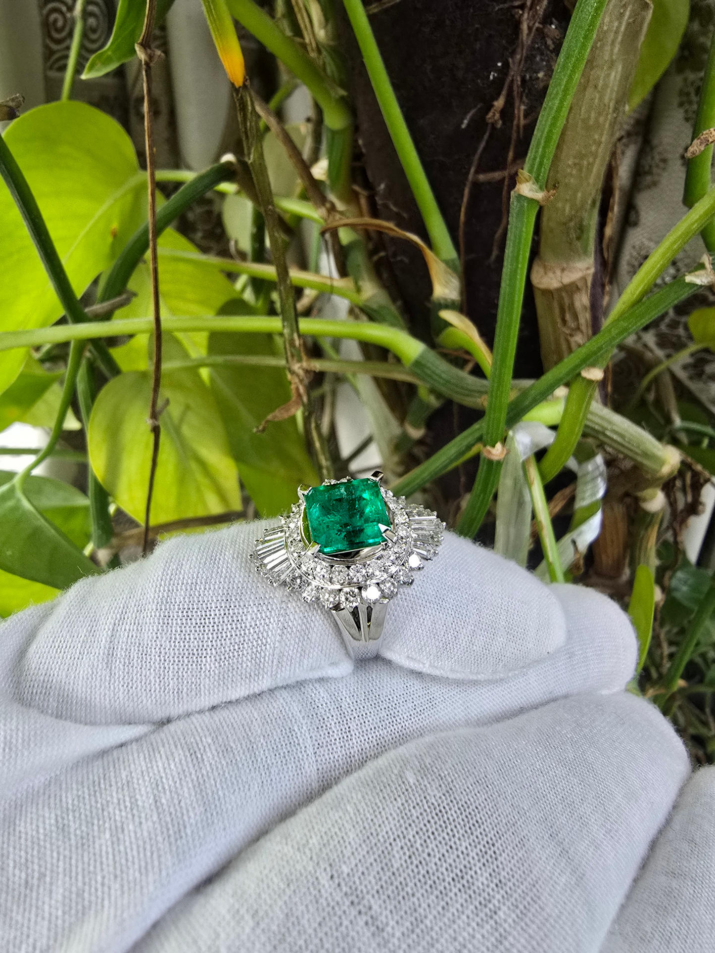 Kasugai MADE IN JAPAN Certified 3.17 cts. Vivid Green Columbian Emerald Ring with Platinum 900 and White Diamonds Size US4.5  - R15